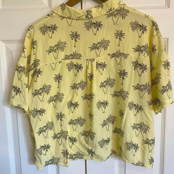 Forever 21+ - Palm tree Yellow button up Crop - Picture 5 of 8
